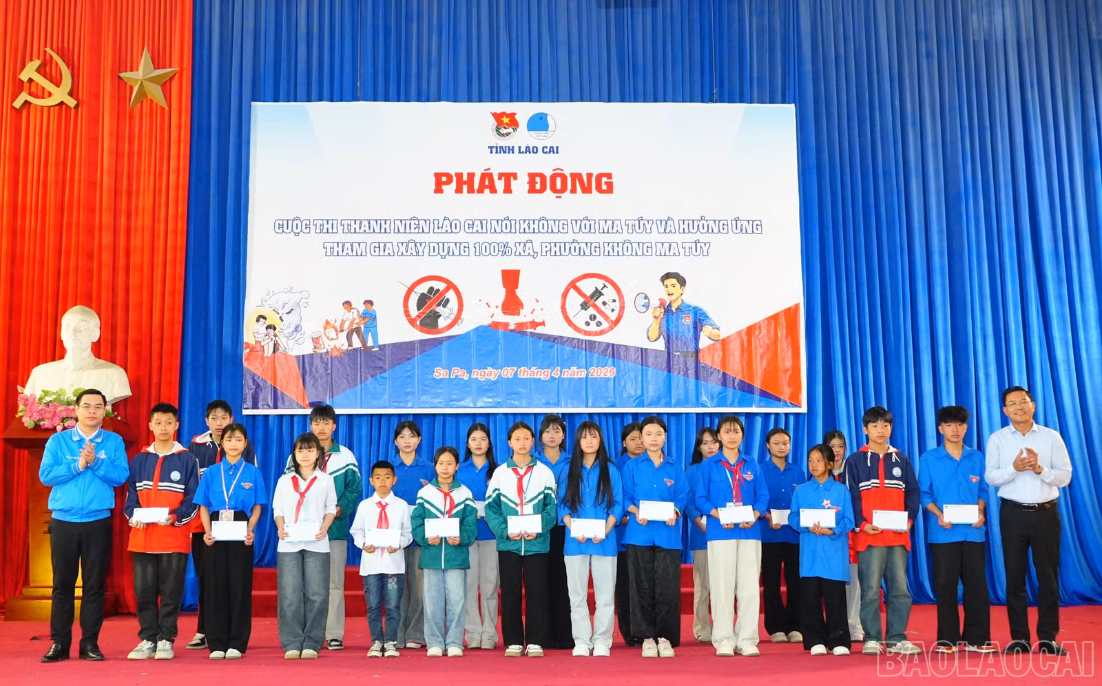 Tỉnh Đoàn Lào Cai trao tặng 20 suất học bổng cho học sinh có hoàn cảnh khó khăn.