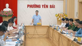 Đồng chí Ngô Hạnh Phúc làm việc với phường Âu Lâu và phường Yên Bái