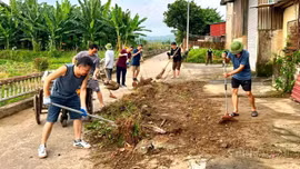 Phường Yên Bái ra quân cao điểm chấn chỉnh vệ sinh môi trường, trật tự đô thị