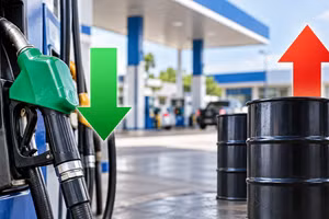 Giá xăng giảm mạnh hơn 1.800 đồng/lít, dầu đồng loạt tăng