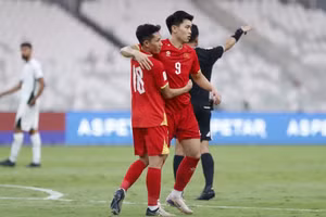Việt Nam ngược dòng thắng Pakistan 4-2, giành vé tranh hạng ba