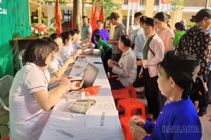 Xã Lâm Thượng phối hợp với Bệnh viện Bạch Mai tổ chức khám bệnh, phát thuốc miễn phí