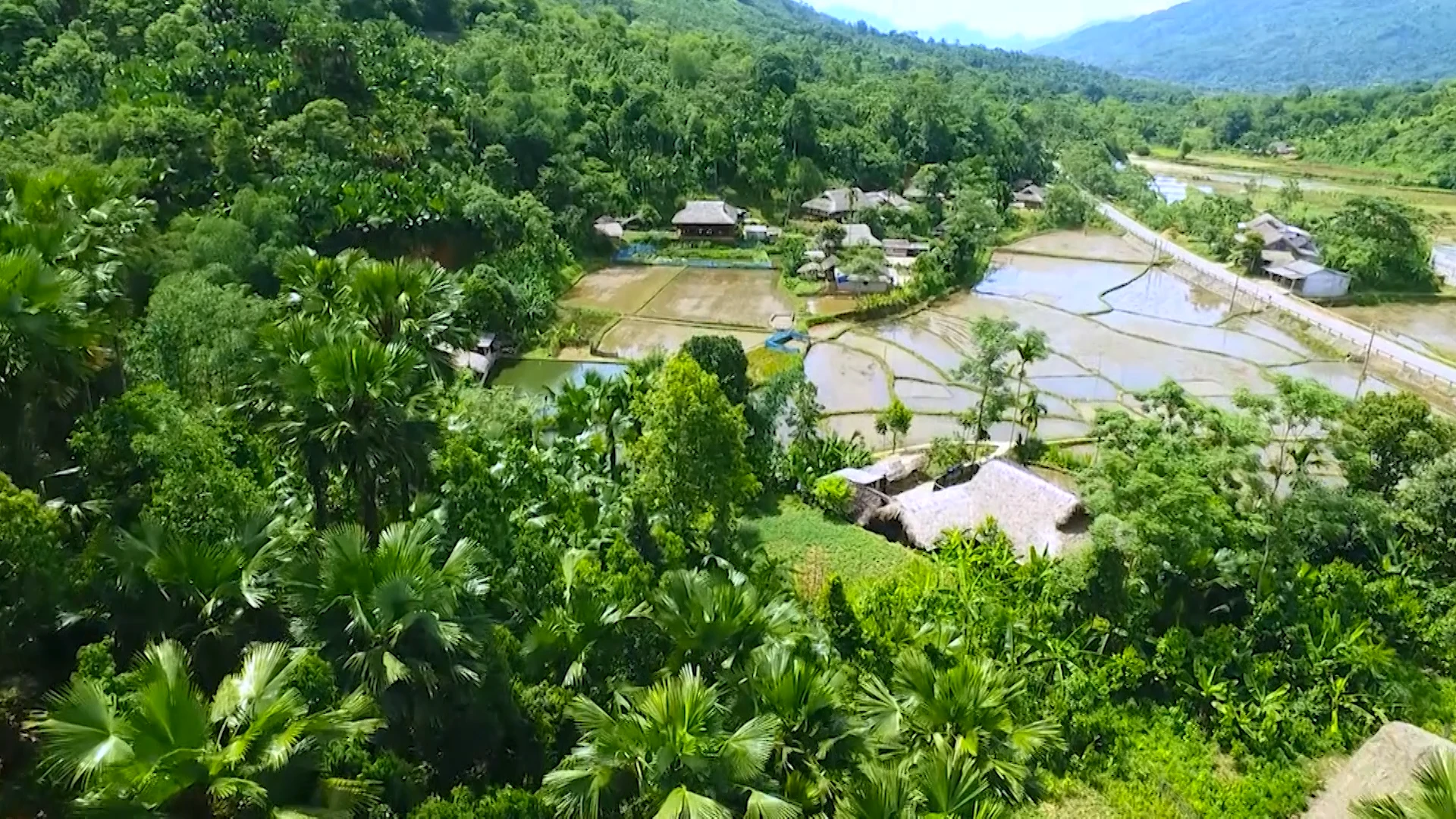 chu-tich-xa-nghia-do00-06-23-16still018.png