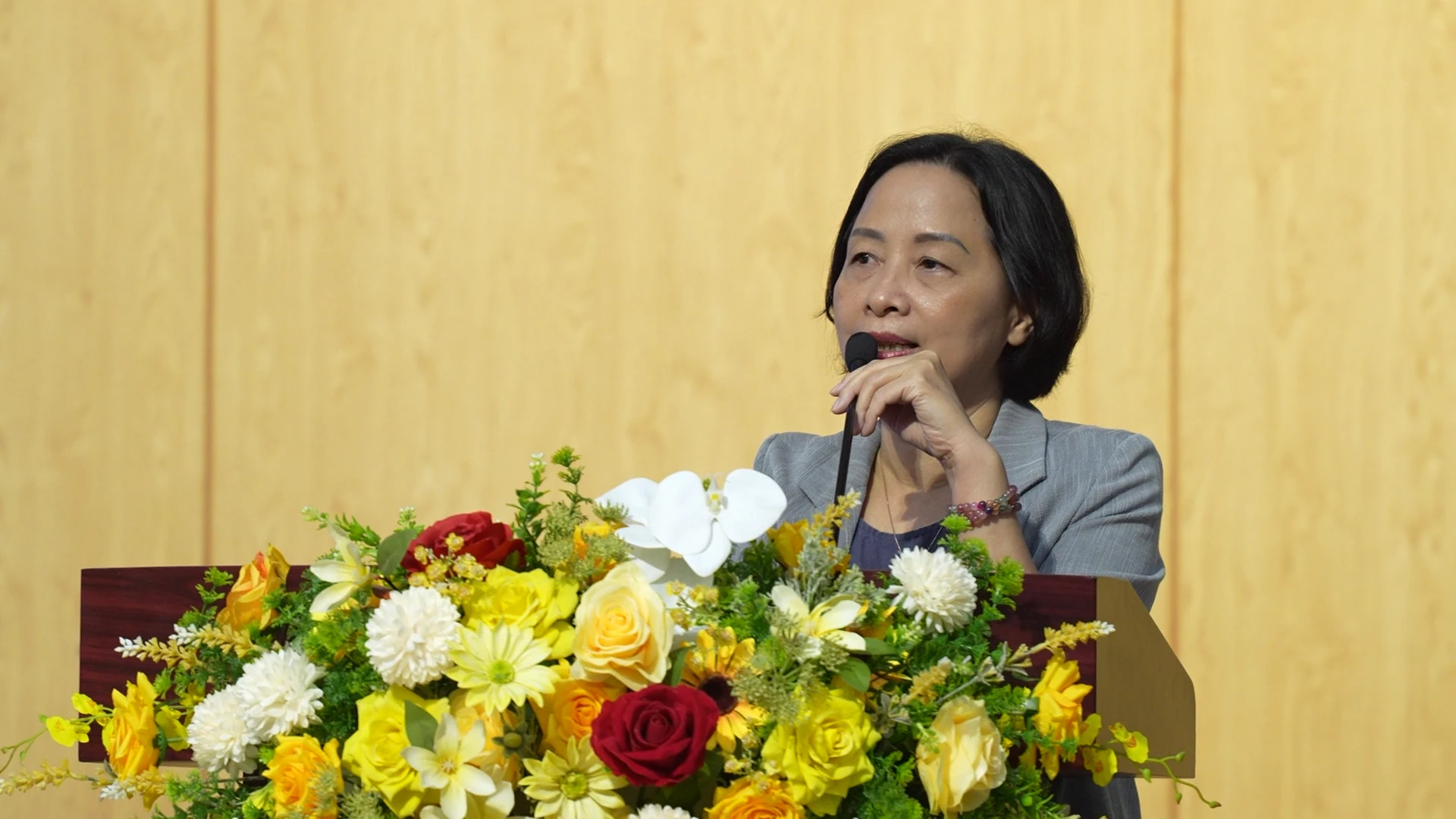 nguyen-hoang-anh-tong-chu-bien-sgk-tieng-trung-quoc.png