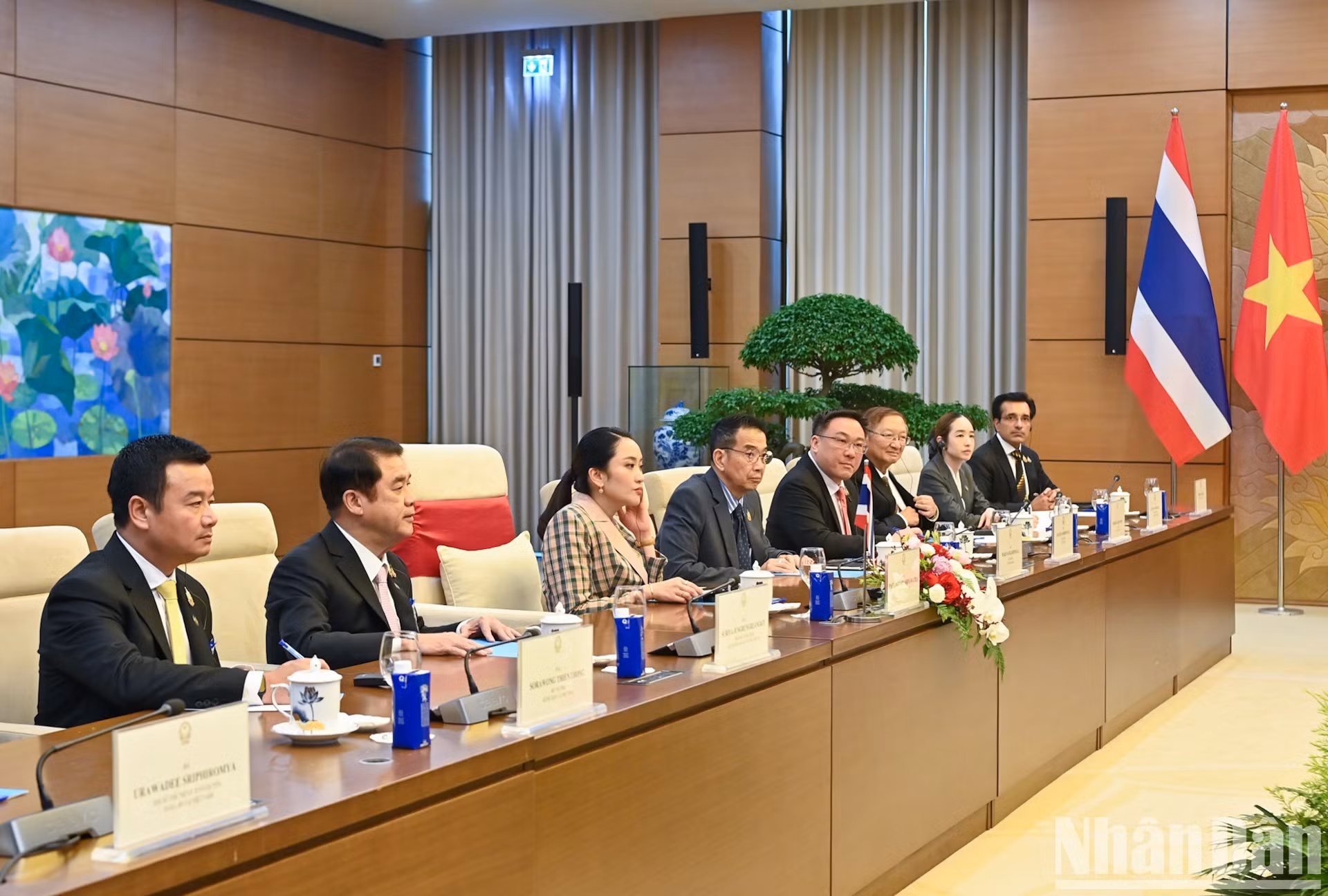Thủ tướng Thái Lan Paetongtarn Shinawatra và các đại biểu tại hội kiến. (Ảnh: DUY LINH)