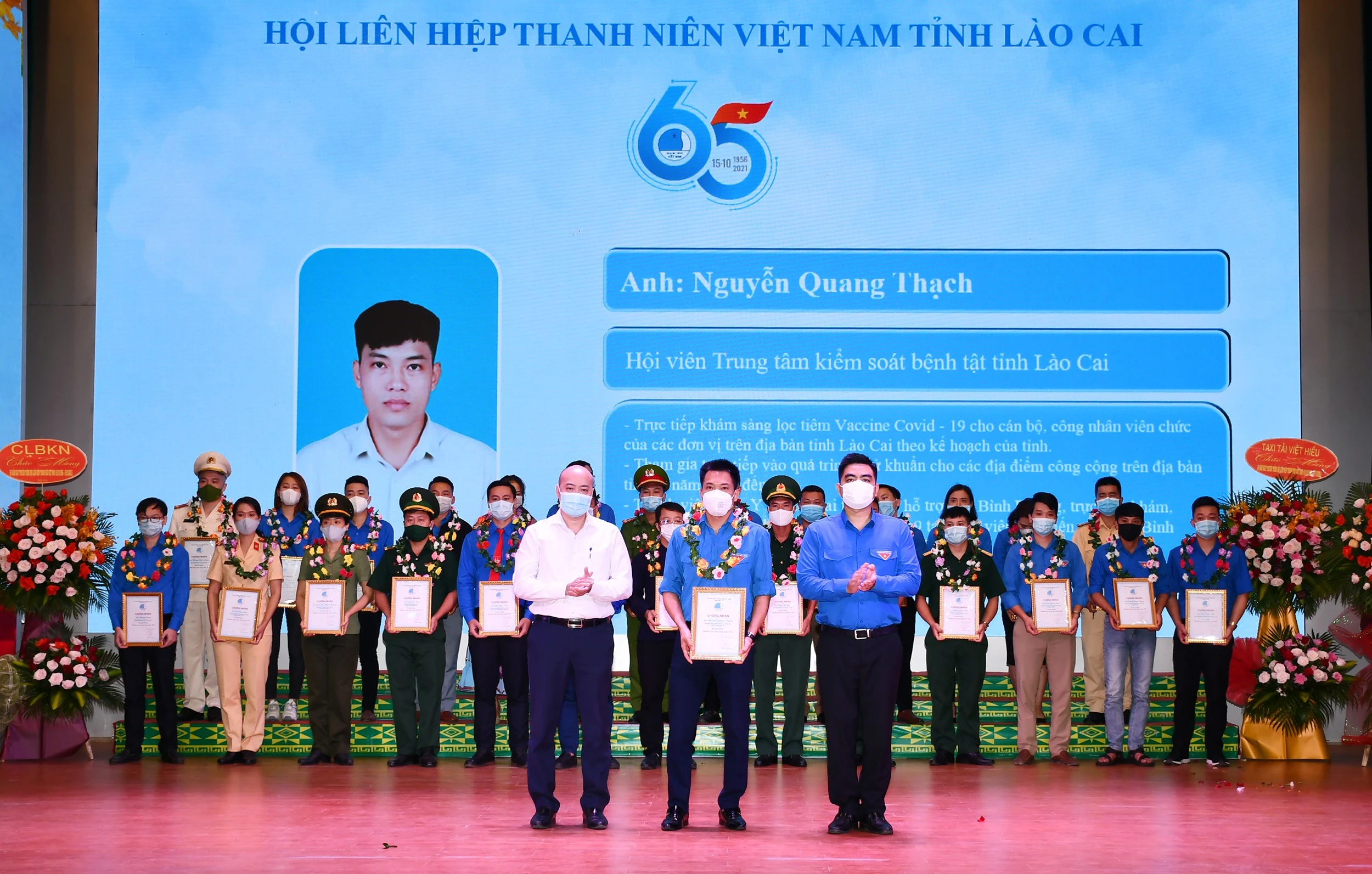 Tuyên dương thanh niên tiêu biểu.