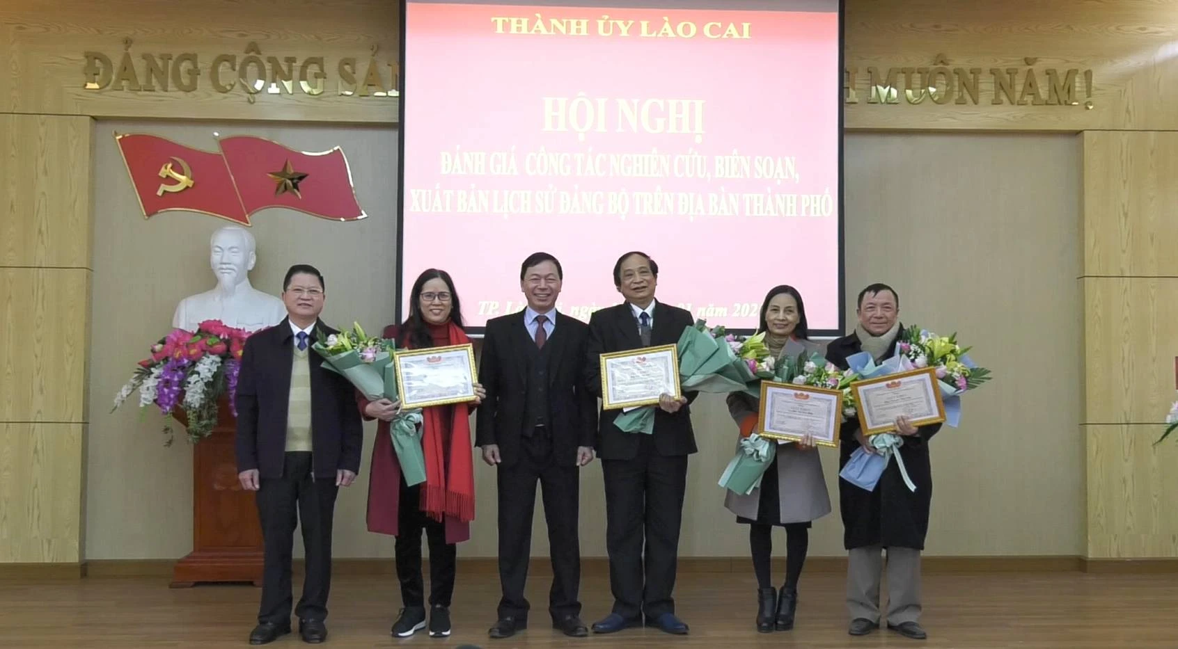 Thành ủy Lào Cai đánh giá kết quả nghiên cứu, biên soạn lịch sử Đảng bộ thành phố ảnh 1