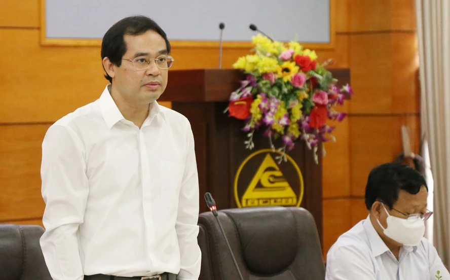 Chủ tịch UBND tỉnh Trịnh Xuân Trường phát biểu kết luận hội nghị.