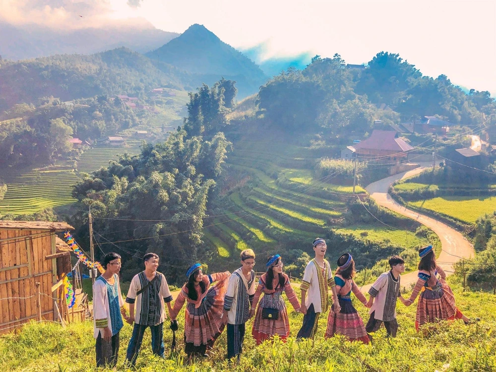 Ðến “Sa Pa - bay giữa mùa hoa” ảnh 2