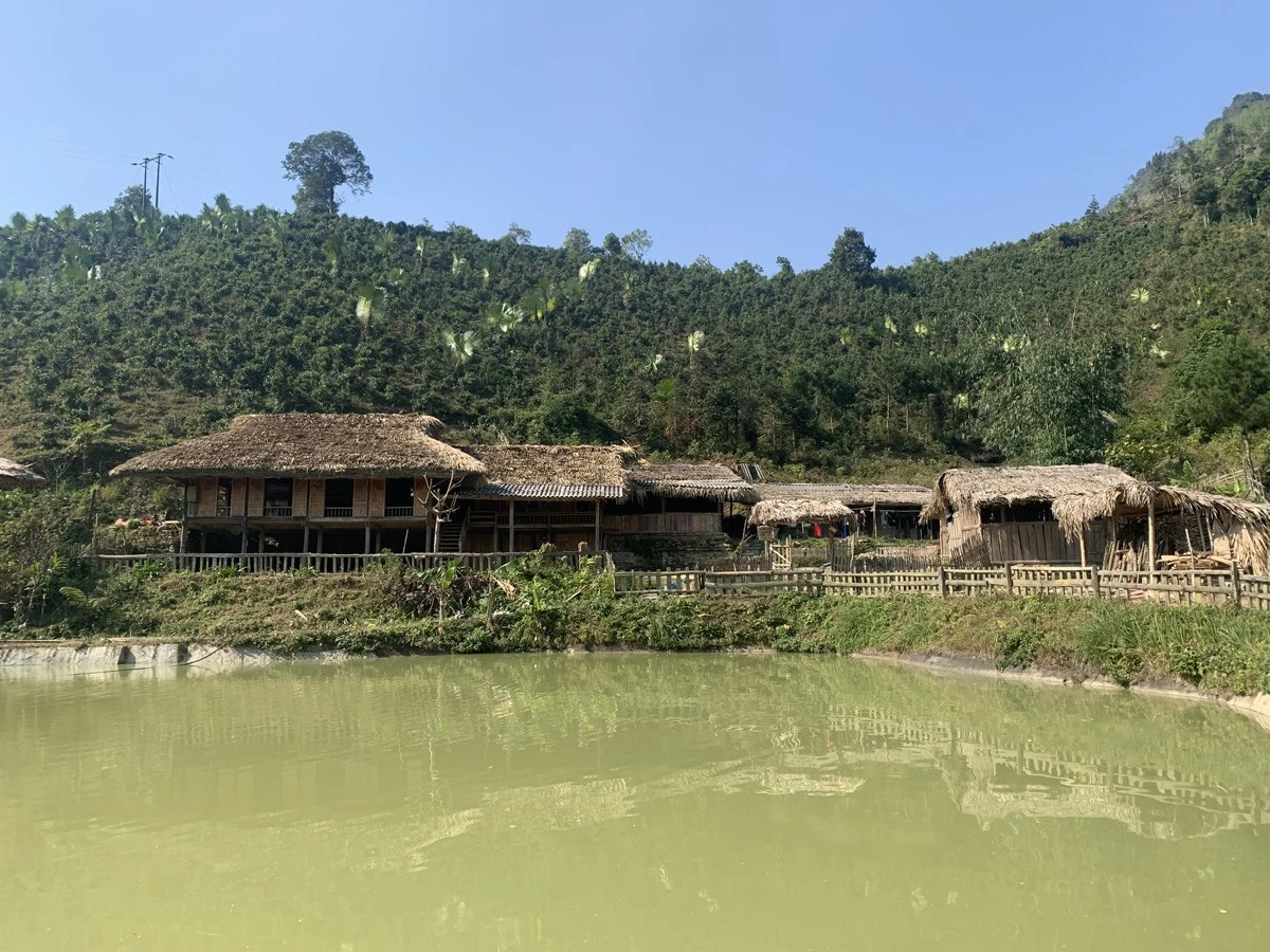 Bản Liền hình thành các homestay sẵn sàng đón khách.