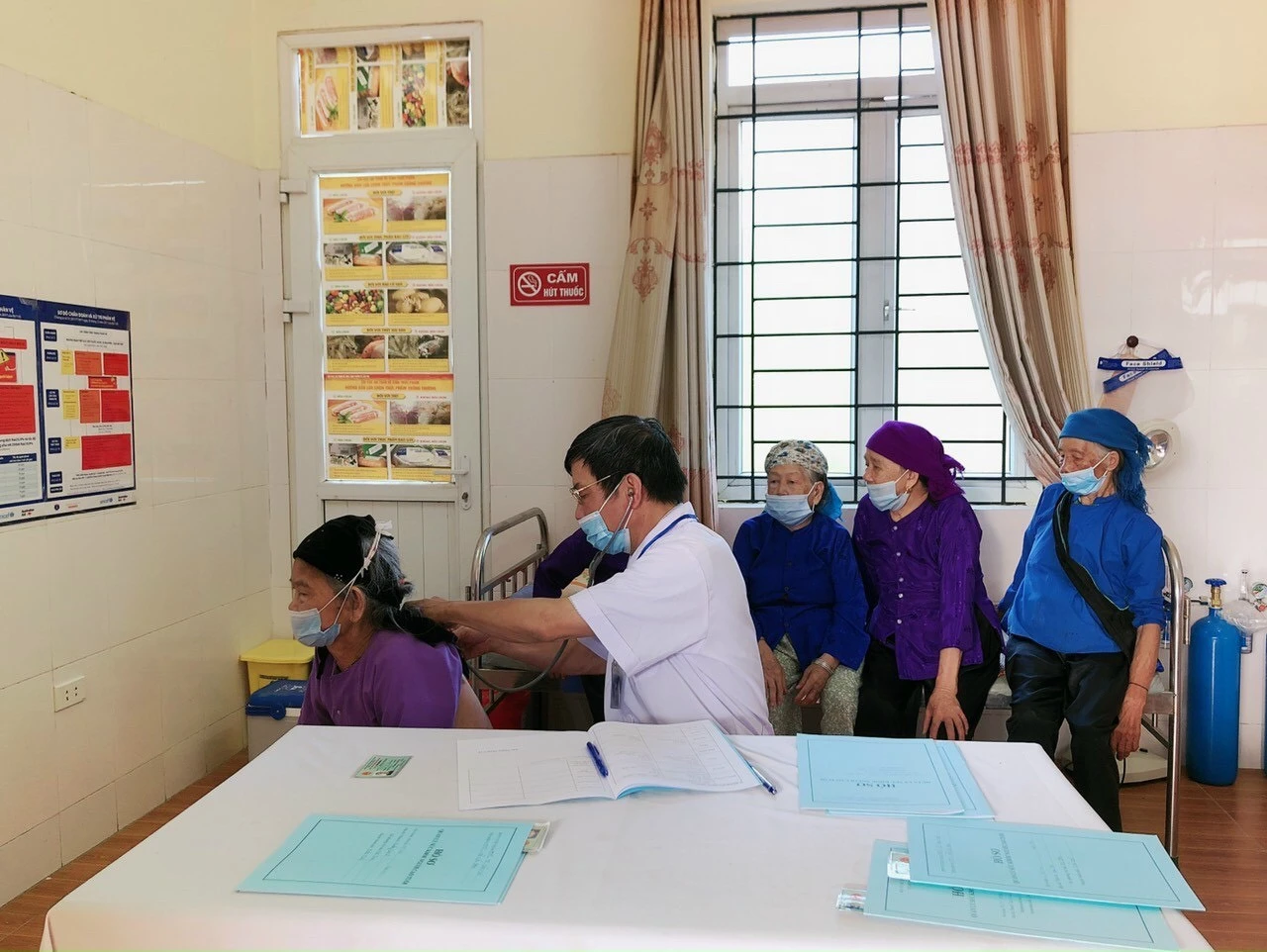 Trung tâm Y tế thành phố Lào Cai: Nhiều hoạt động hưởng ứng Ngày Quốc tế Người cao tuổi ảnh 3