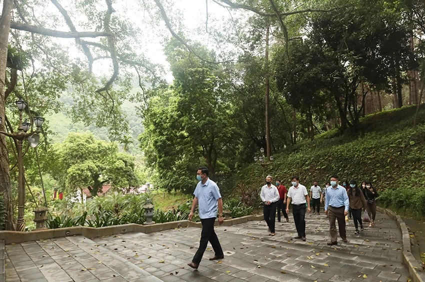 Khảo sát đánh giá tính khả thi sản phẩm tour du lịch tâm linh dọc sông Hồng ảnh 1
