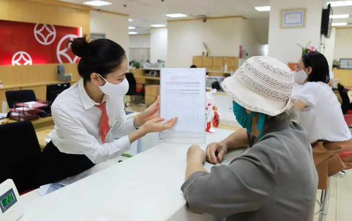 Tư vấn lãi suất cho khách hàng tại Ngân hàng thương mại cổ phần Đông Nam Á, Chi nhánh quận Cầu Giấy.