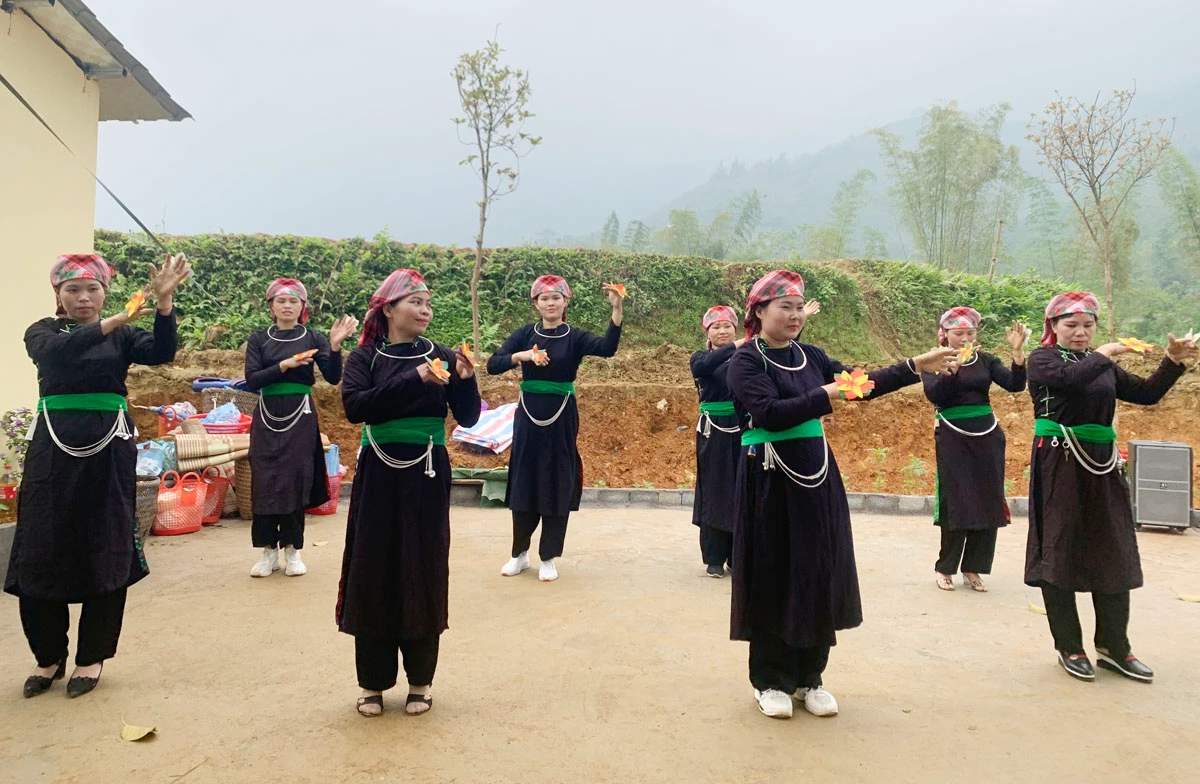 Người Tày ở Hợp Thành khôi phục nghi lễ thiêng dưới gốc đa làng ảnh 7