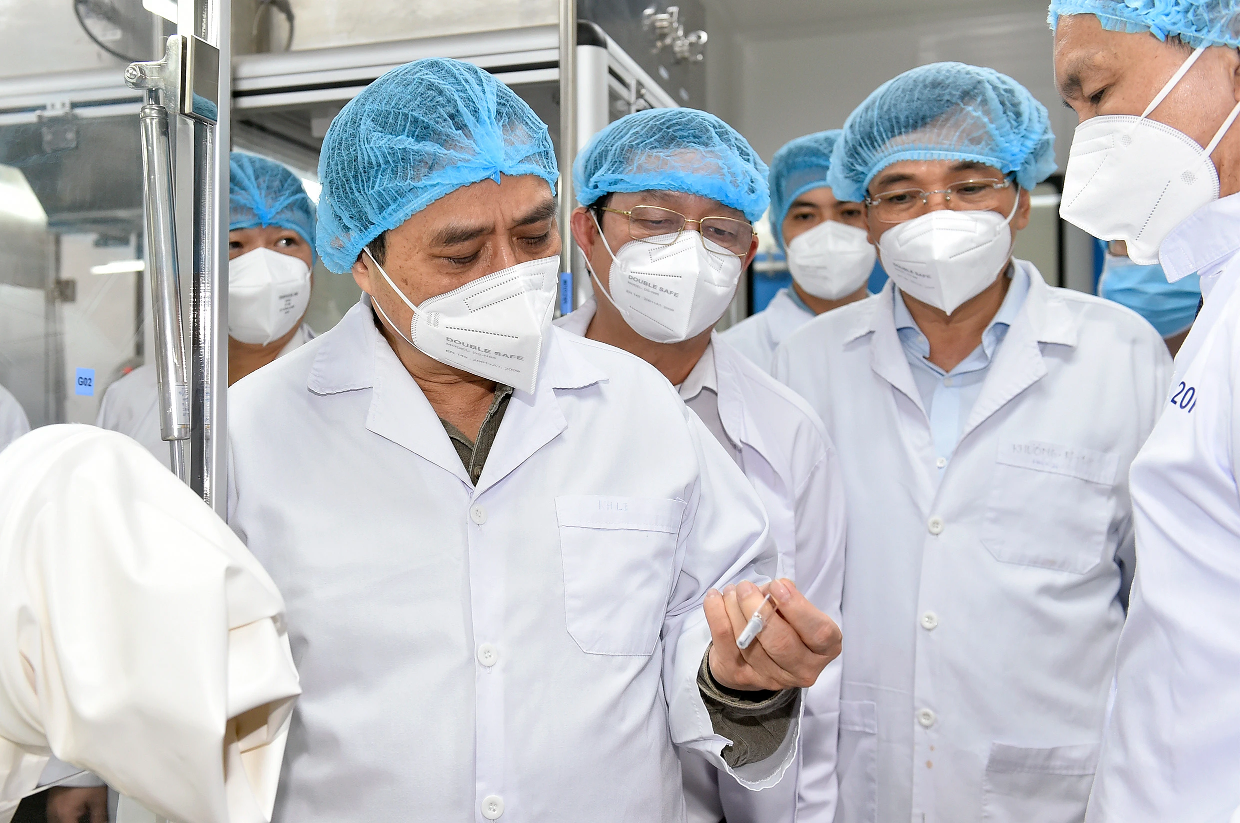 Thủ tướng Phạm Minh Chính: Lập tổ hành động để sản xuất bằng được vaccine phòng COVID-19 nhanh nhất ảnh 3