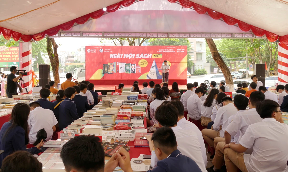 Quang cảnh Lễ khai mạc.