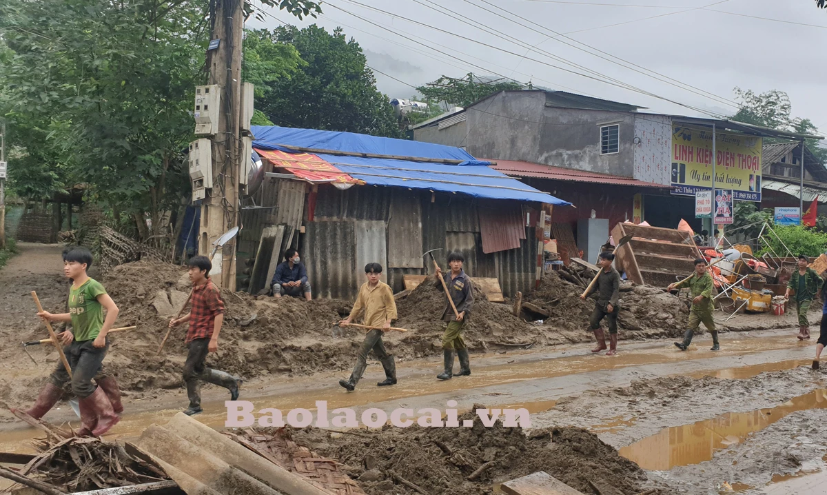 Trận lũ ống lịch sử từ thượng nguồn suối Nậm Liệp đổ về xã Minh Lương gây nhiều thiệt hại về người và tài sản. Thôn Minh Hạ 1, xã Minh Lương tan hoang sau trận lũ dữ. 25 nhà dân bị lũ tràn qua gây hư hỏng nhiều tài sản. Những cây gỗ lớn từ trên rừng bị lũ cuốn xuống phóng thẳng vào một hộ dân gây hư hỏng nhà cửa. Nhiều diện tích lúa xuân hè bị vùi lấp hoàn toàn. Lực lượng dân quân hỗ trợ người dân khắc phục hậu quả mưa lũ. Các địa phương lân cận vẫn tiếp tục điều động dân quân đến xã Minh Lương hỗ trợ nhân dân khắc phục hậu quả mưa lũ. Người dân Minh Lương vẫn chưa hết bàng hoàng sau trận lũ dữ.