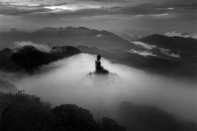 Tác phẩm "Tượng Phật trên nóc nhà Đông Dương" của nghệ sỹ nhiếp ảnh Lê Việt Khánh (Hà Nội) đoạt Giải Ba.