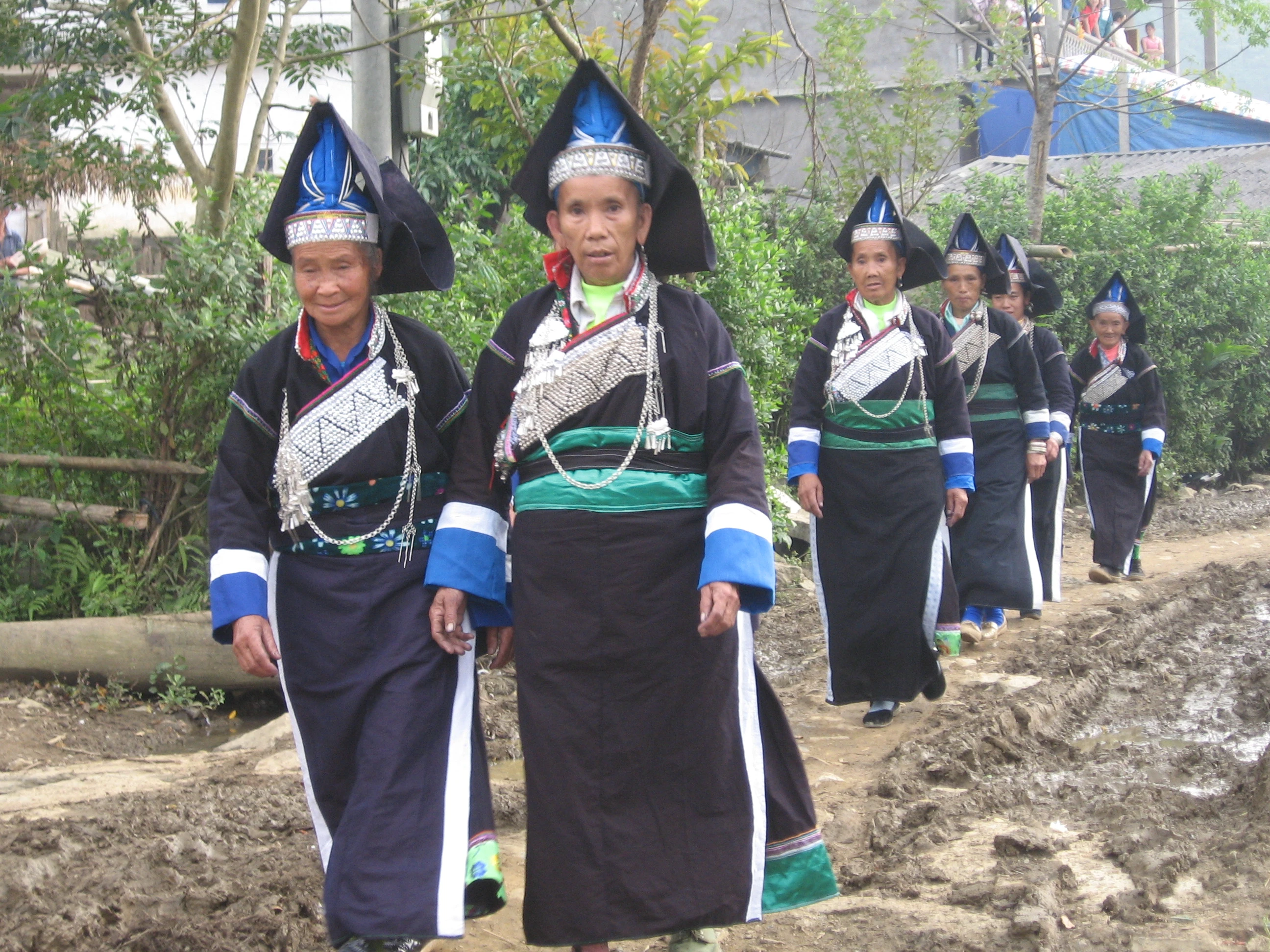 Nghệ thuật trang trí trên trang phục người Pa Dí ảnh 2 Nghệ thuật trang trí trên trang phục người Pa Dí ảnh 2