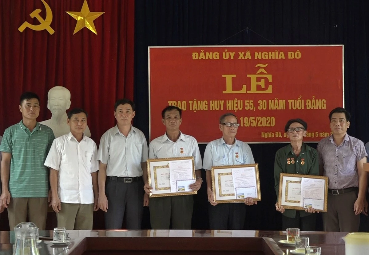 Vững bước dưới cờ Đảng ảnh 1