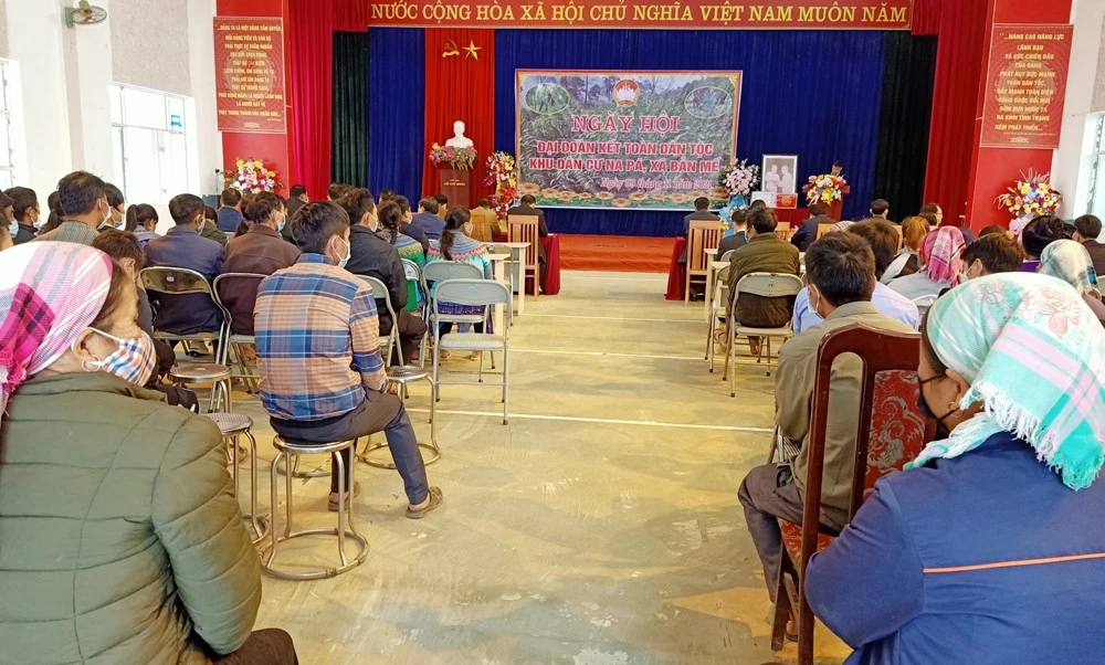 Chủ nhiệm Ủy ban Kiểm tra Tỉnh ủy Nguyễn Văn Phúc dự Ngày hội đại đoàn kết toàn dân tộc tại xã Bản Mế ảnh 1