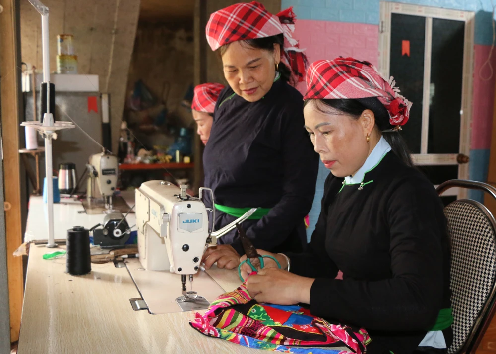 Phụ nữ Võ Lao giữ nghề truyền thống ảnh 5