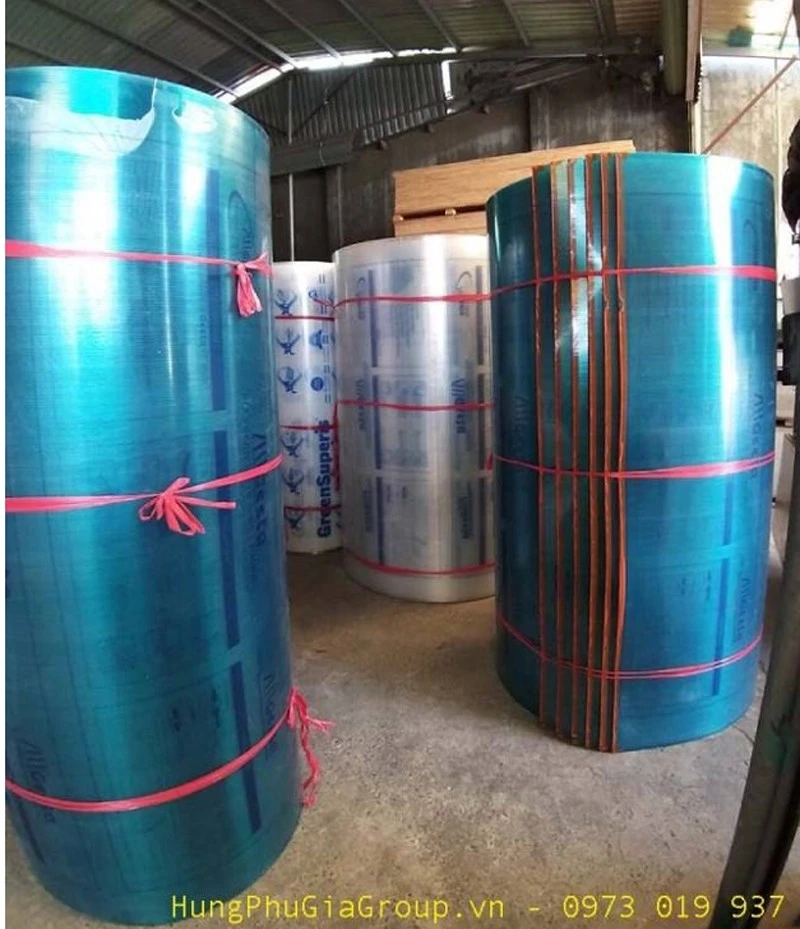 Vật liệu làm mái che sân thượng Polycarbonate tại Hưng Phú Gia luôn có sẵn số lượng lớn và đảm bảo chất lượng.