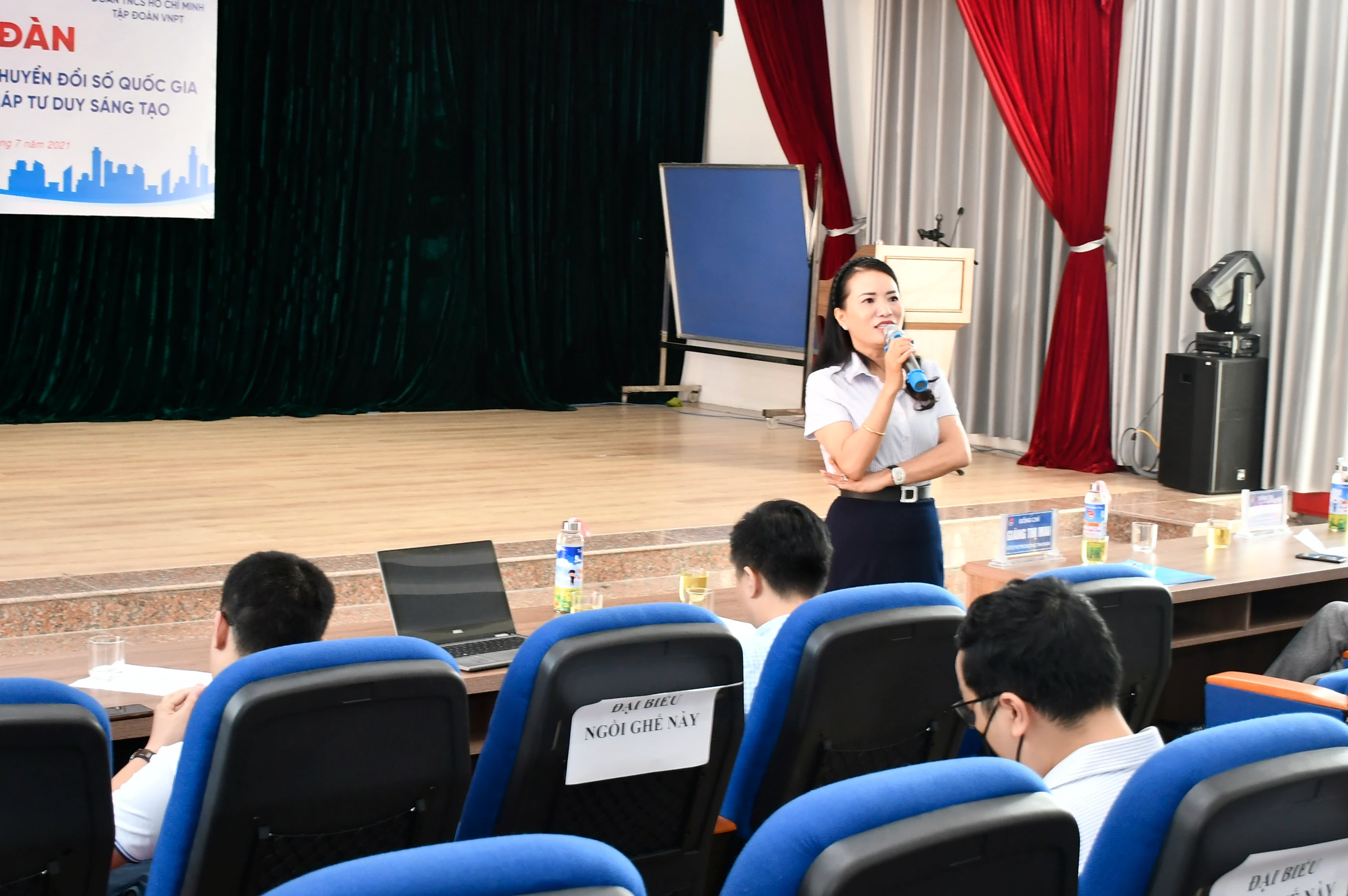 Chuyên gia VNPT chia sẻ các vấn đề đoàn viên, thanh niên quan tâm.