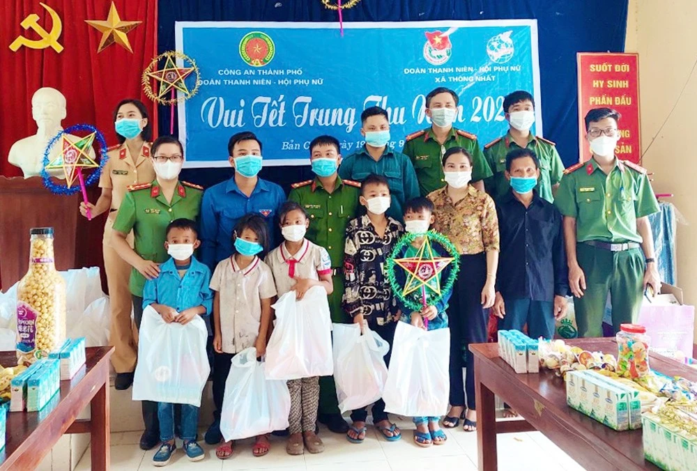 Thành đoàn Lào Cai ra quân “Ngày Chủ nhật xanh” lần thứ 4, năm 2021 ảnh 2
