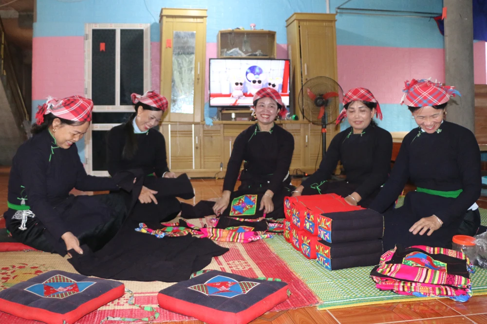 Phụ nữ Võ Lao giữ nghề truyền thống ảnh 1
