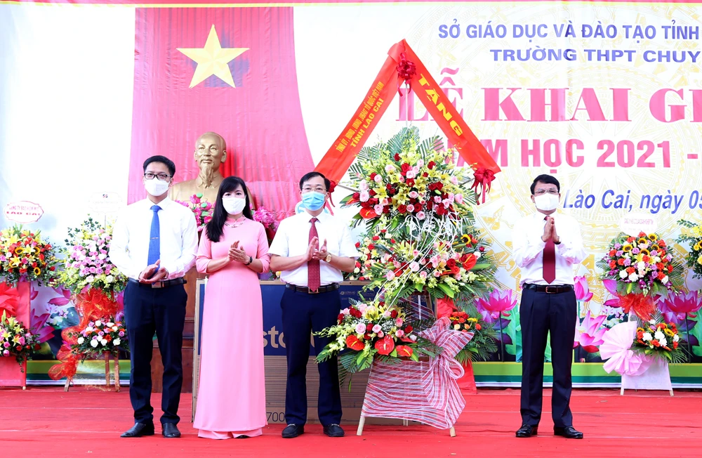 Lào Cai: Gần 228 nghìn học sinh dự Lễ khai giảng năm học mới ảnh 4