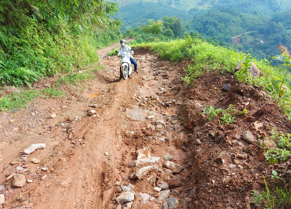 Đường lên điểm trường Séo Phìn Than.