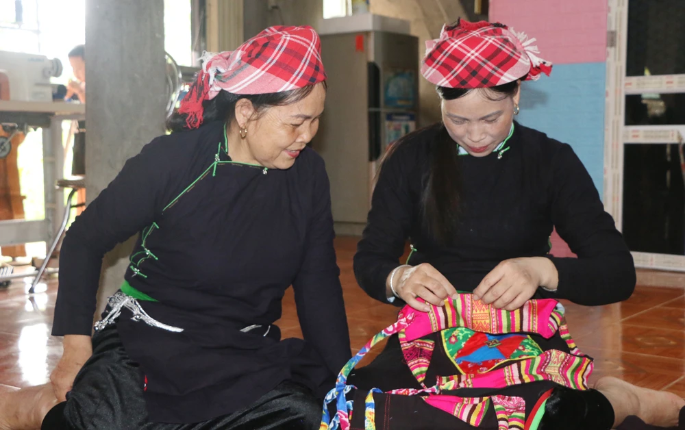 Phụ nữ Võ Lao giữ nghề truyền thống ảnh 2