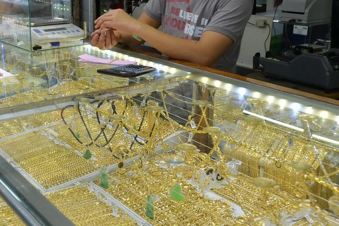 Giá vàng hôm nay 26-10: Vượt ngưỡng 1.800 USD/ounce khi lạm phát gia tăng ảnh 1