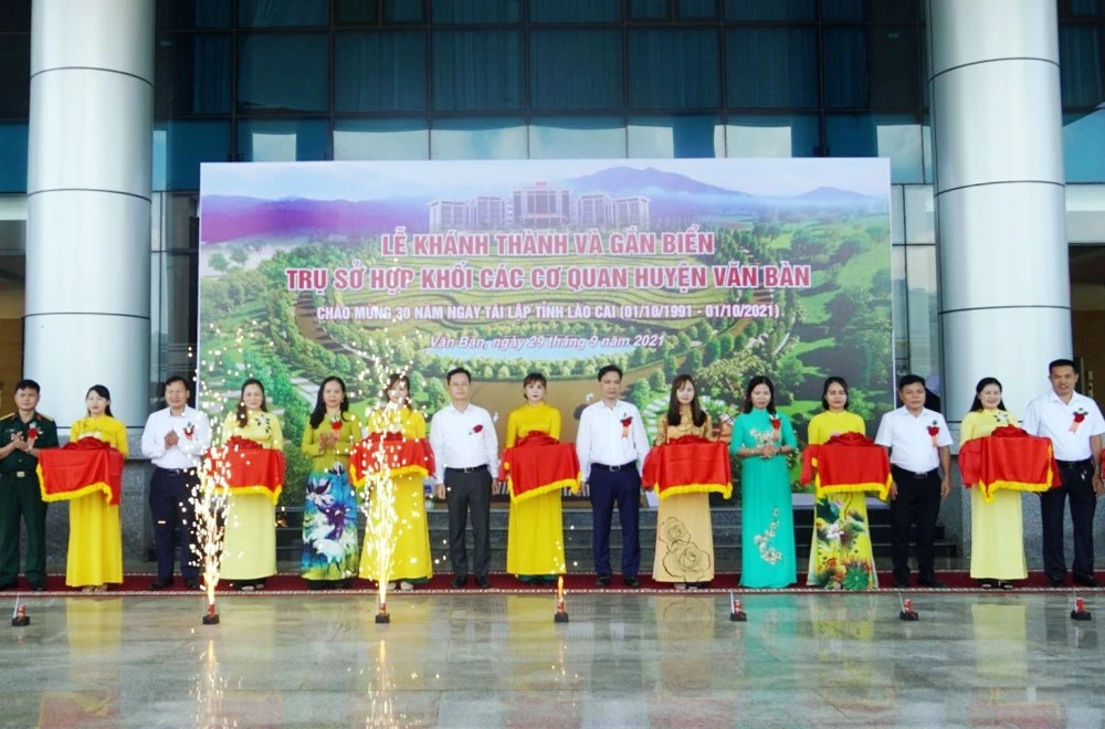 Văn Bàn: Khánh thành công trình Trụ sở hợp khối các cơ quan huyện ảnh 1