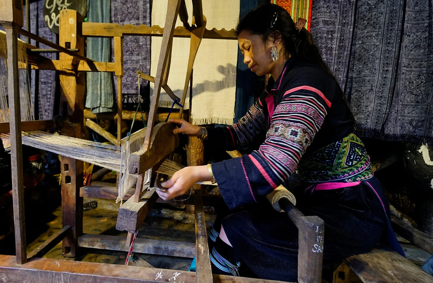 Người Mông Sa Pa vào mùa thu hoạch cây lanh, dệt vải ảnh 6