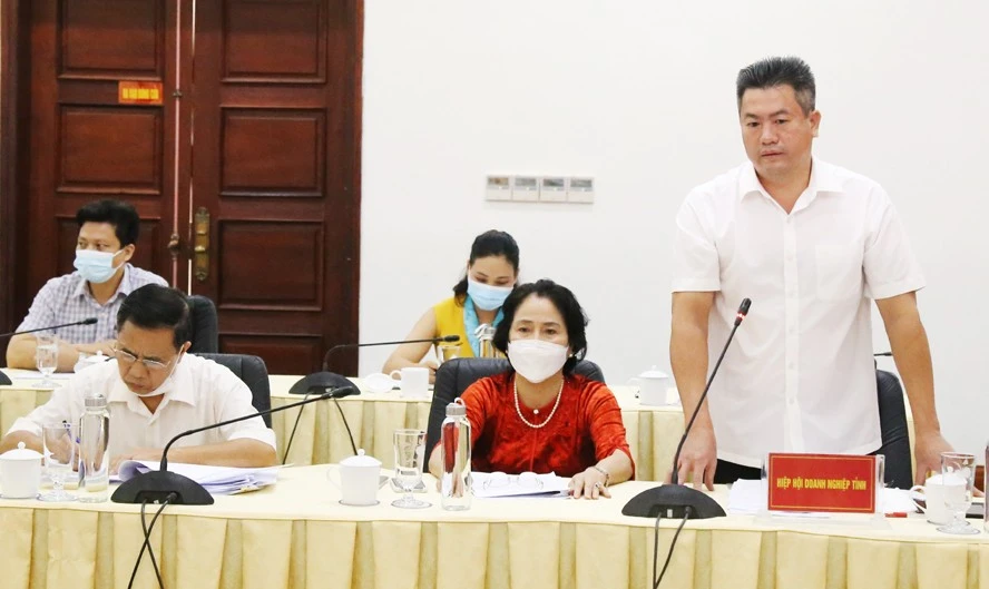 Đại diện Hiệp hội Doanh nghiệp nêu các kiến nghị, phản ánh của doanh nghiệp.
