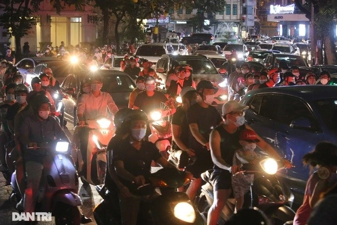 Vui thôi, xin đừng vui quá! ảnh 1