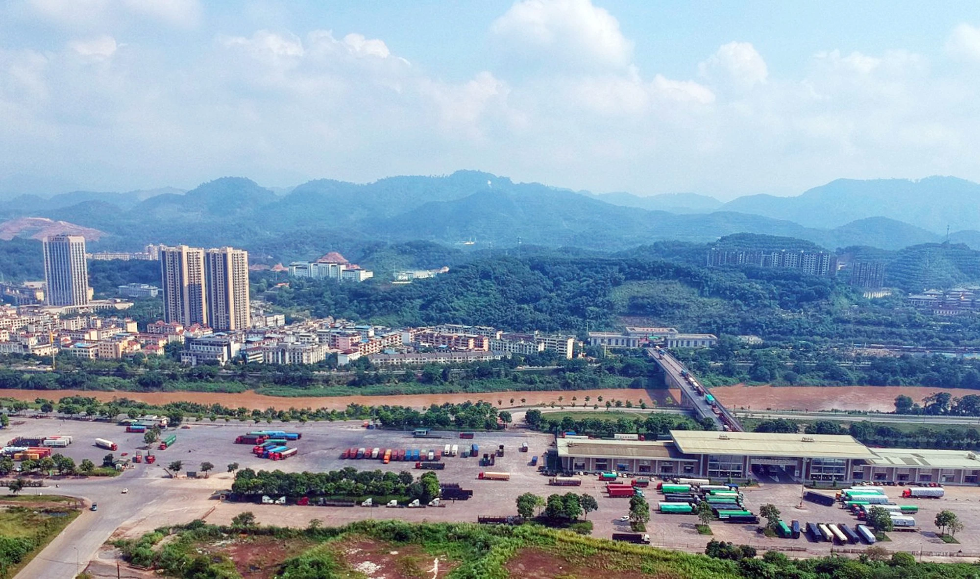 Toàn cảnh Cửa khẩu Quốc tế đường bộ số II Kim Thành.