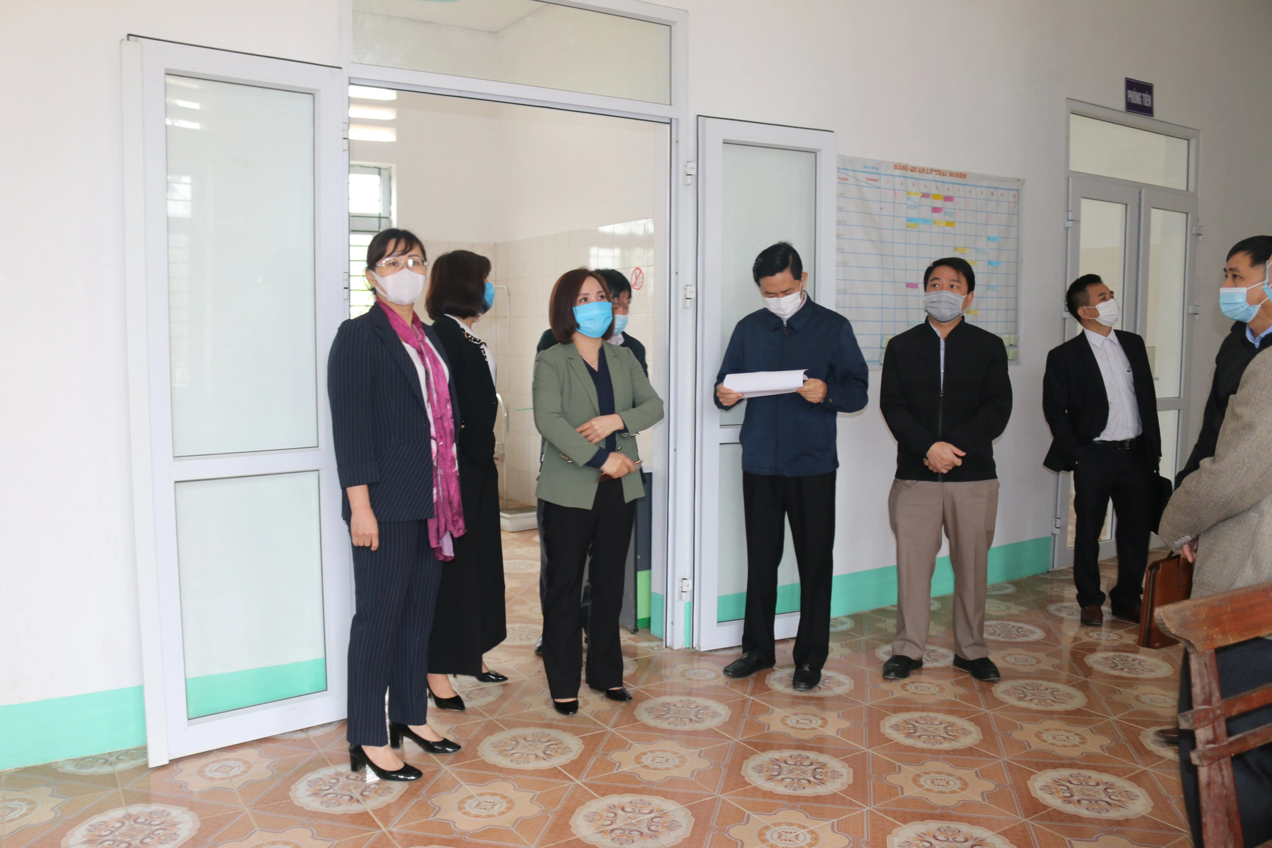 Kiểm tra công tác đảm bảo cơ sở vật chất lĩnh vực giáo dục và y tế tại huyện Bát Xát ảnh 3