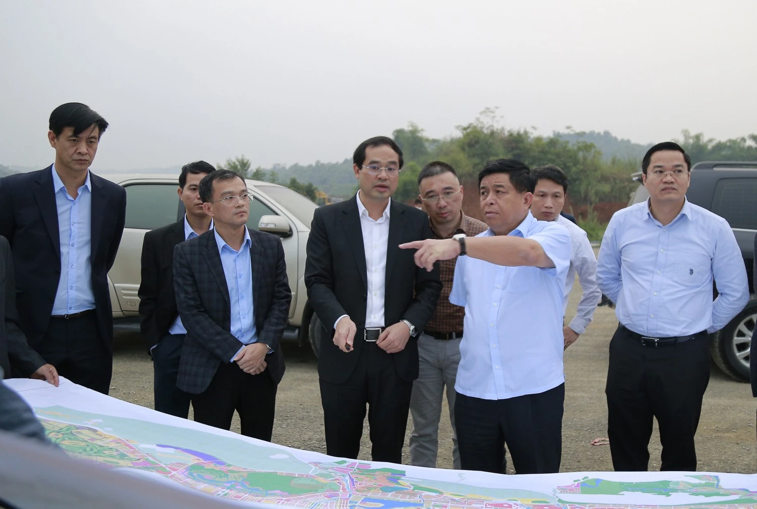 Bộ trưởng Bộ Kế hoạch và Đầu tư Nguyễn Chí Dũng kiểm tra dự án Cảng hàng không&nbsp;Sa Pa ảnh 2