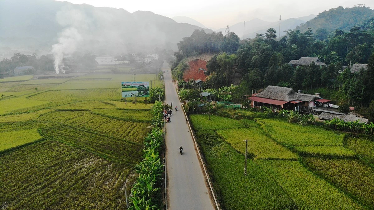 Vững bước dưới cờ Đảng ảnh 3