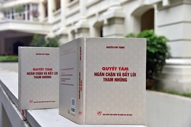 Cuốn sách Quyết tâm ngăn chặn và đẩy lùi tham nhũng của Tổng Bí thư, Chủ tịch nước Nguyễn Phú Trọng.