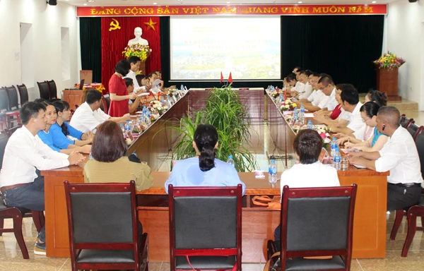 Quang cảnh buổi làm việc.