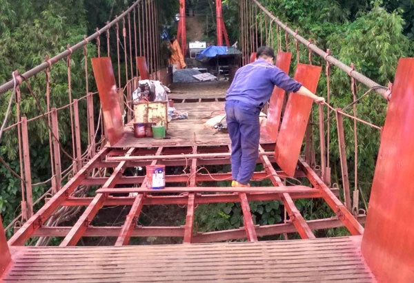 Có rất ít công nhân trên công trường.