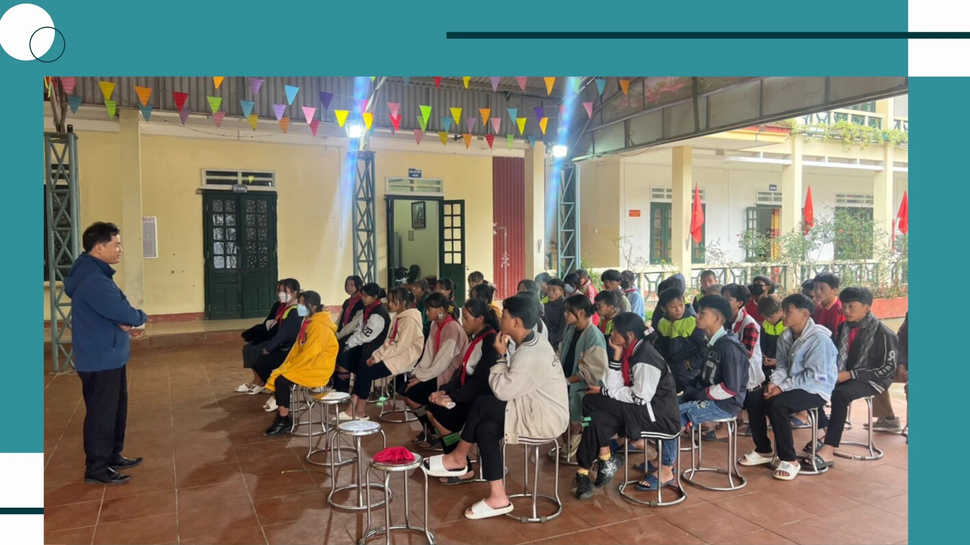 Các đơn vị trường học phối hợp với ngành Lao động, Thương binh và Xã hội tư vấn, hướng nghiệp cho học sinh.