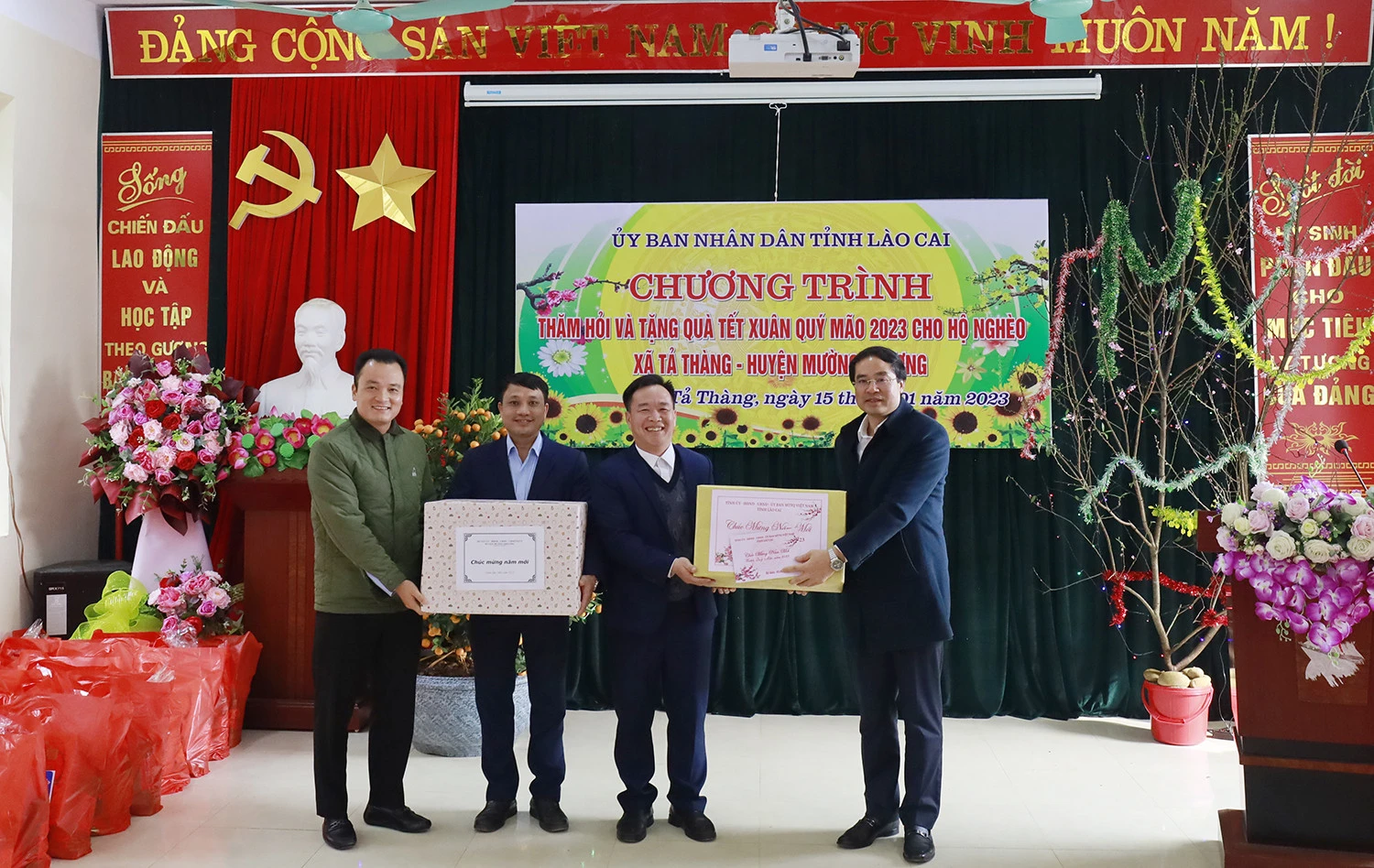 Chủ tịch UBND tỉnh Trịnh Xuân Trường thăm, chúc Tết xã La Pan Tẩn, Tả Thàng (Mường Khương) ảnh 3
