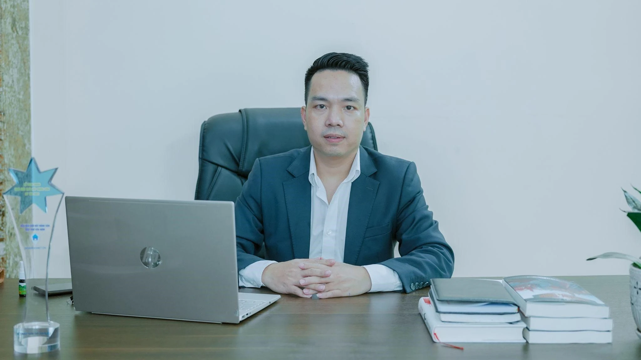 Ông Nghiêm Bỉnh Thuận, Chủ tịch Hội đồng quản trị Nhaphonet.vn, Phó Ban tổ chức “Lễ vinh danh Nhà tư vấn - môi giới bất động sản uy tín 2022”.