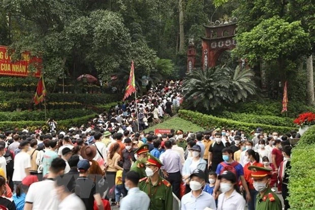 &nbsp;Dòng người về Khu di tích lịch sử Đền Hùng nhân dịp&nbsp;Lễ Giỗ Tổ Hùng Vương ngày 10-3 âm lịch.