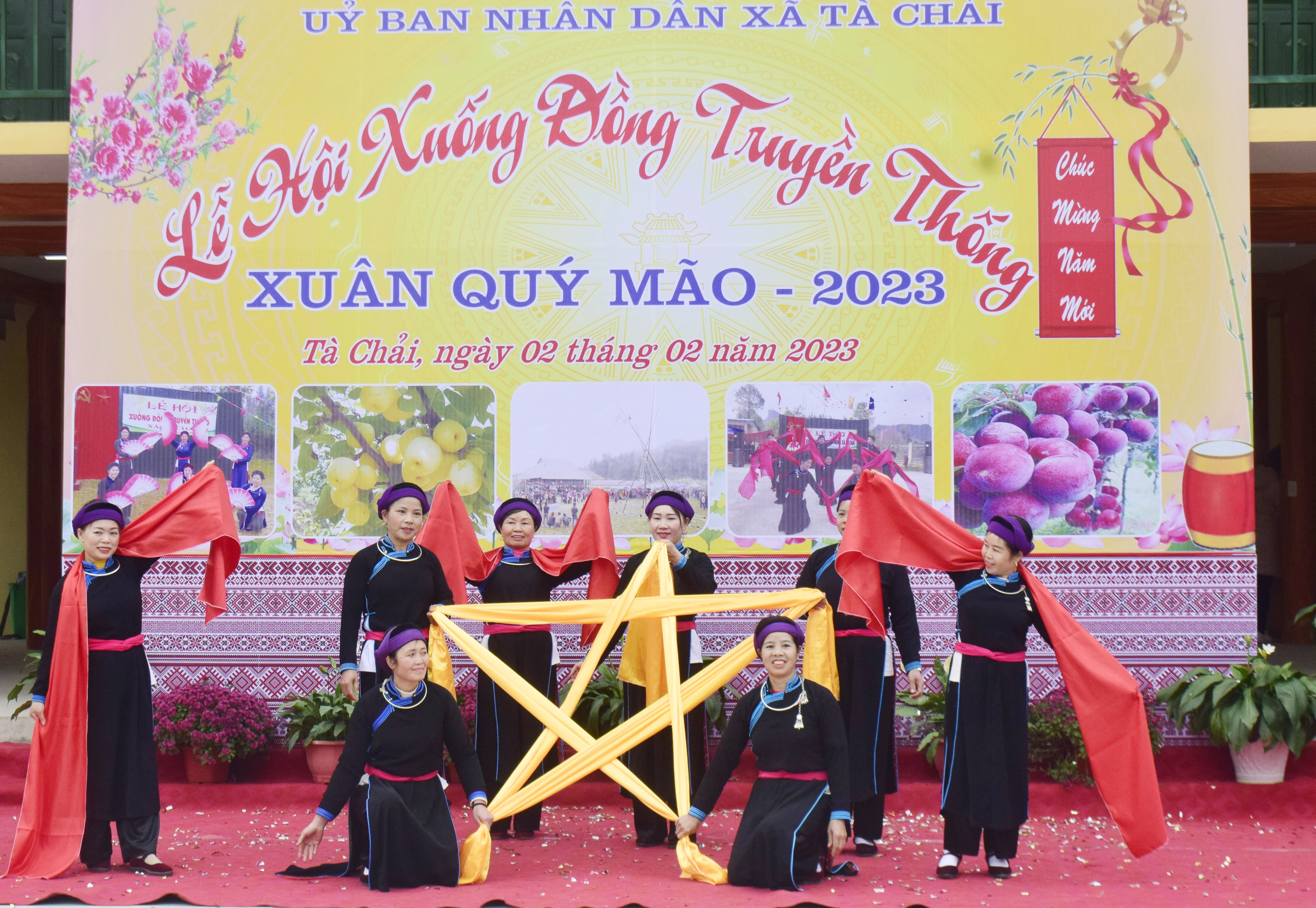 Tiết mục văn nghệ đặc sắc tại lễ hội.